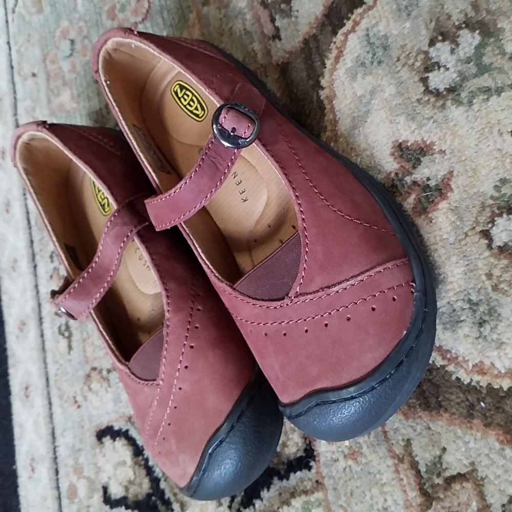 Keen Buckel Shoes 6 1/2